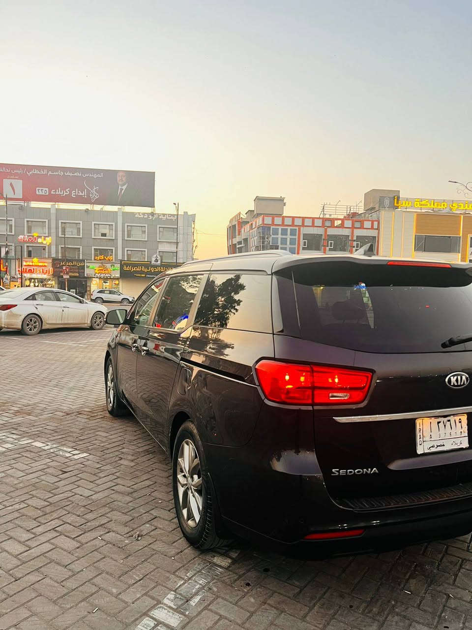 كيا سيدونا.   EX 2020 وارد امريكي
رقم كربلاء   تحويل مباشر 
حجم المحرك : 6 سلندر 3300
عداد المسافه : 73 الف mill
الضرر :   بنيد تبديل فقط    
المواصفات EX ..
شاشه اندرويد - كامره خلفيه 
ابواب خلفيه كهرباء شفط  
مقاعد جلد - كرسي سائق كهرباء 
تدفئه كشنات - حساس امامي خلفي    - 7 راكب 
تبريد 3 قطع - بردات جام بلاد 
السياره نضيفه جدا بدون اي نقص
السعر 205 ورقه للاستفسار الاتصال 📞 
***********  ابو محمد  
العنوان / كربلاء /  باب بغداد
