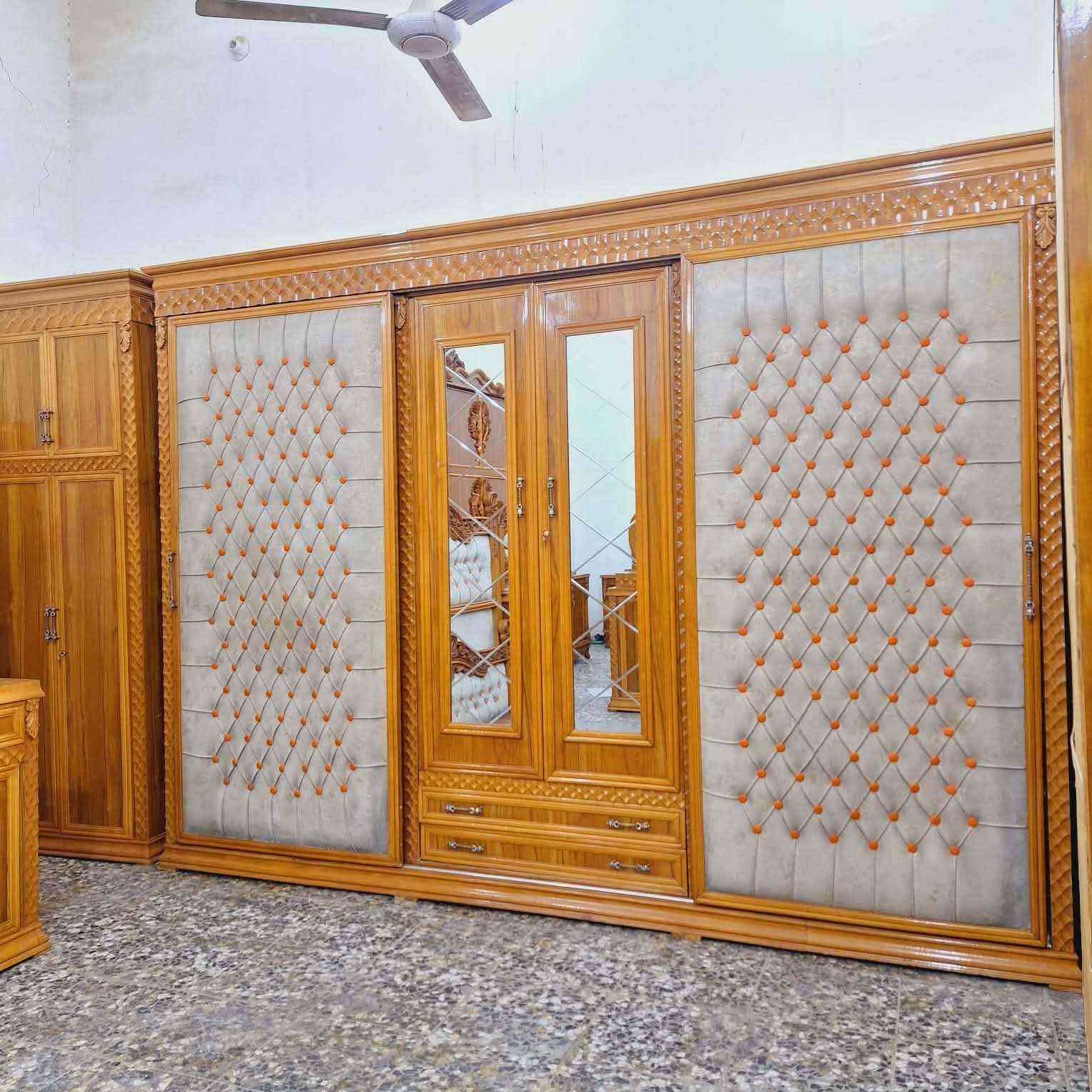 ياجمال  هاي الغرفه تصميم تحفه 
تفيد للعرسان غرفه محترمه ✨🔥
غرفه ام 6 ملحق صاج 
وجه 5ملم شغل 
وعمل ونجاره فاخره شغل
 شركه لفراح غرفه ولا غلطه
 مال عرسان زاويه كنتوريه جربايه وتوج زان لهيكل كله زان ثقيل
توصيل بغداد مجاني محافظات بكروه عنوان البلديات 🚛 💭 💥
‏‪ بغداد, العراق


**إذا كنت صاحب هذا الإعلان وتريد حذفه لأي سبب، رجاءا أرسل رسالة إلى الدعم الفني**