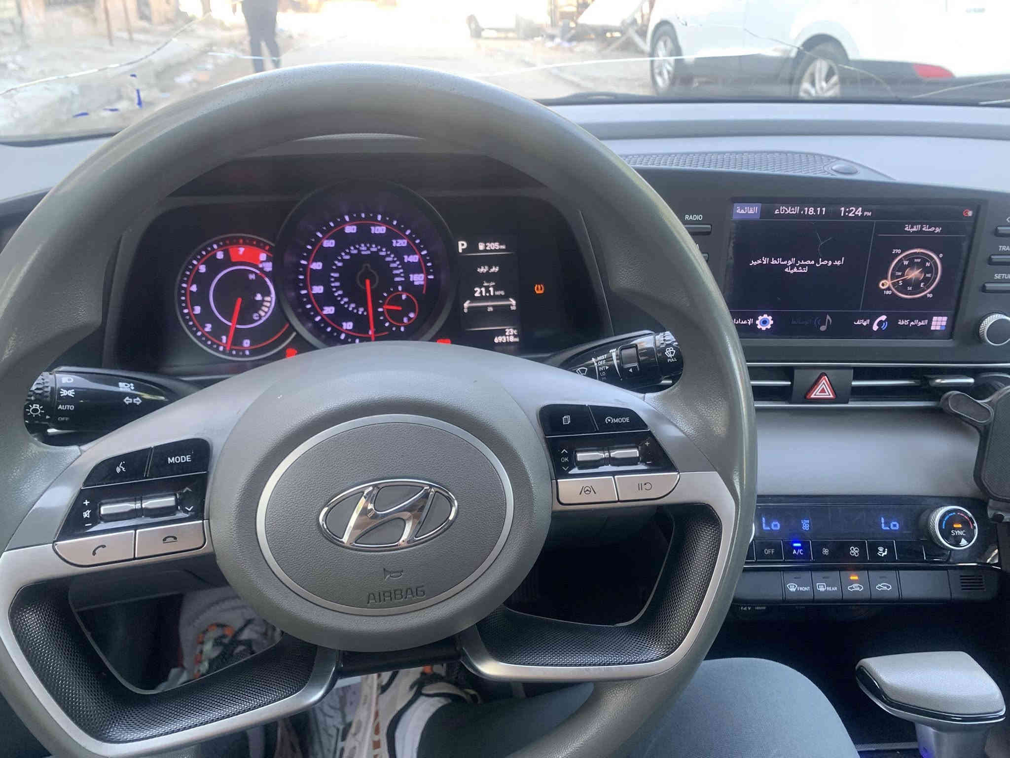 السلام عليكم 
النترا موديل 2022 أمريكي
حادث امريكا موضح بلصور 
الجاملغ الخلفي صبغ والأمامي بارد 
نص فول 
بصمه 
تحكم استيرن اربع جهات 
شاشه كار بلي 
تدفئه تبريد 
مكينه كير كفاله
مكينه الفين دوش
منضومه غاز 
 بصمه أبواب دخول ذكي 
شاشه اعطال 
وهواي مواصفات حلوه 
تحديد مسار 
مثبت سرعه 
حساسات إماميه 
توقف ذكي 
رقم بغداد
السياره حلوه وناعمه وخير من الله 
بيها ملاحضات بصيطه كشرتها حلوه مثل ما موضح بالصور 
السعر  165 بيها مجال للطيبين 
مكاني بغداد 
رقم الهاتف ***********
وبالخدمه
