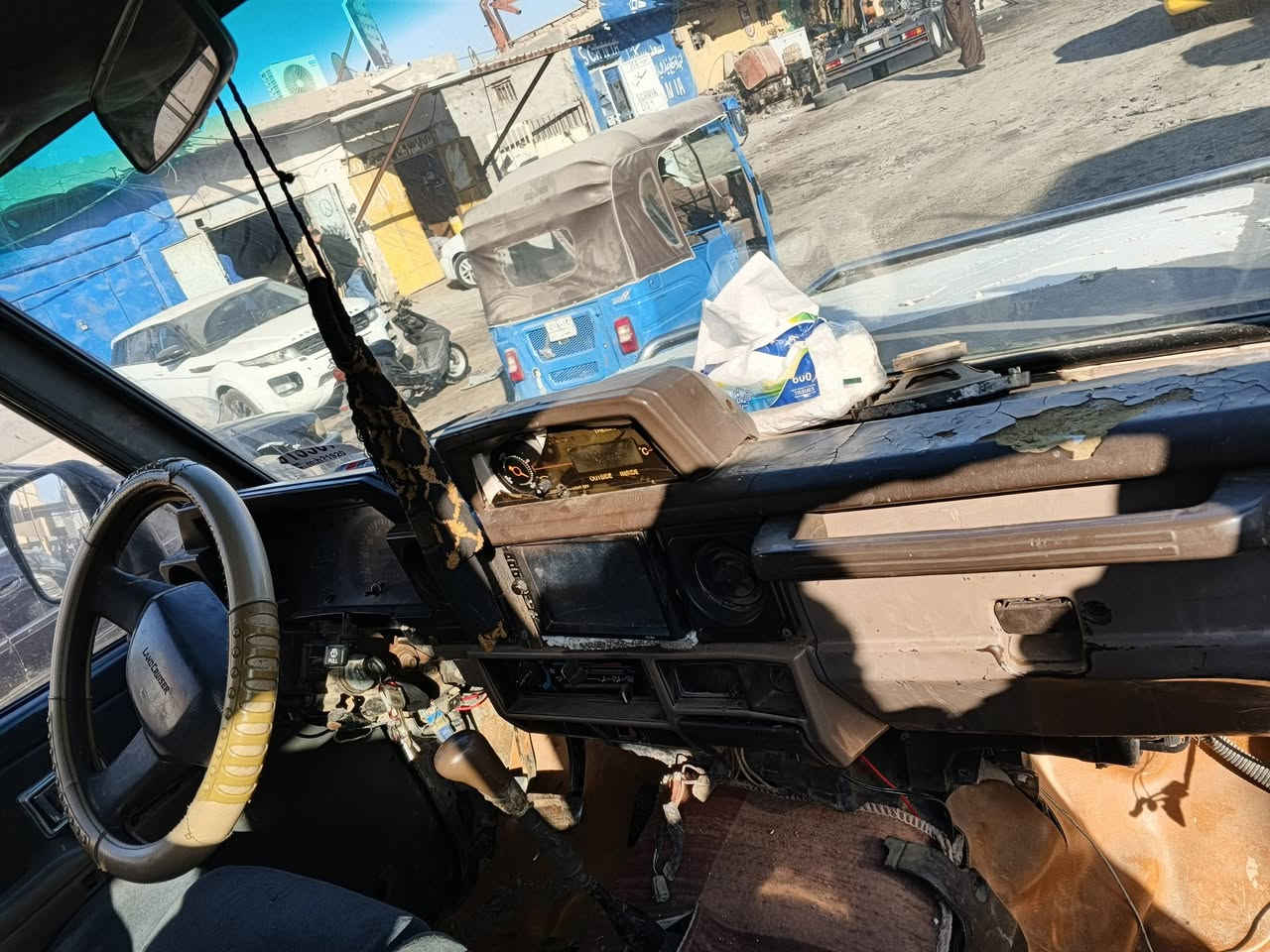 اسلام عليكم برادو موديل91 مكينه بطه وكير مال برادو حديث كير عادي مكينه وكير نعمه من الله سياره حداديه 50/100 عليه تاير جبلي وسبيسرات  كهرباءيات شغاله  سنوياه كارتونيه معامله مالته كامله وقرصه طالع راعيه موجود رقم ميسان السياره بل عماره  سعر 45  //***********
واتساب ***********
