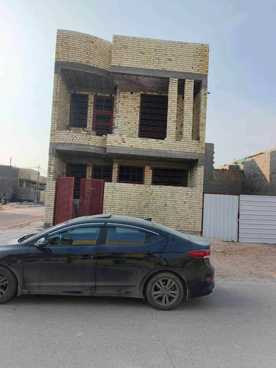 هيكل للبيع في حي 18 مساحه 75م ركن بناء حديث طابقين طابو ملك صرف ضمن حي كامل الخدمات بسعر 78 وقابل للتفاوض للاستفسار الاتصال على ***********
***********
