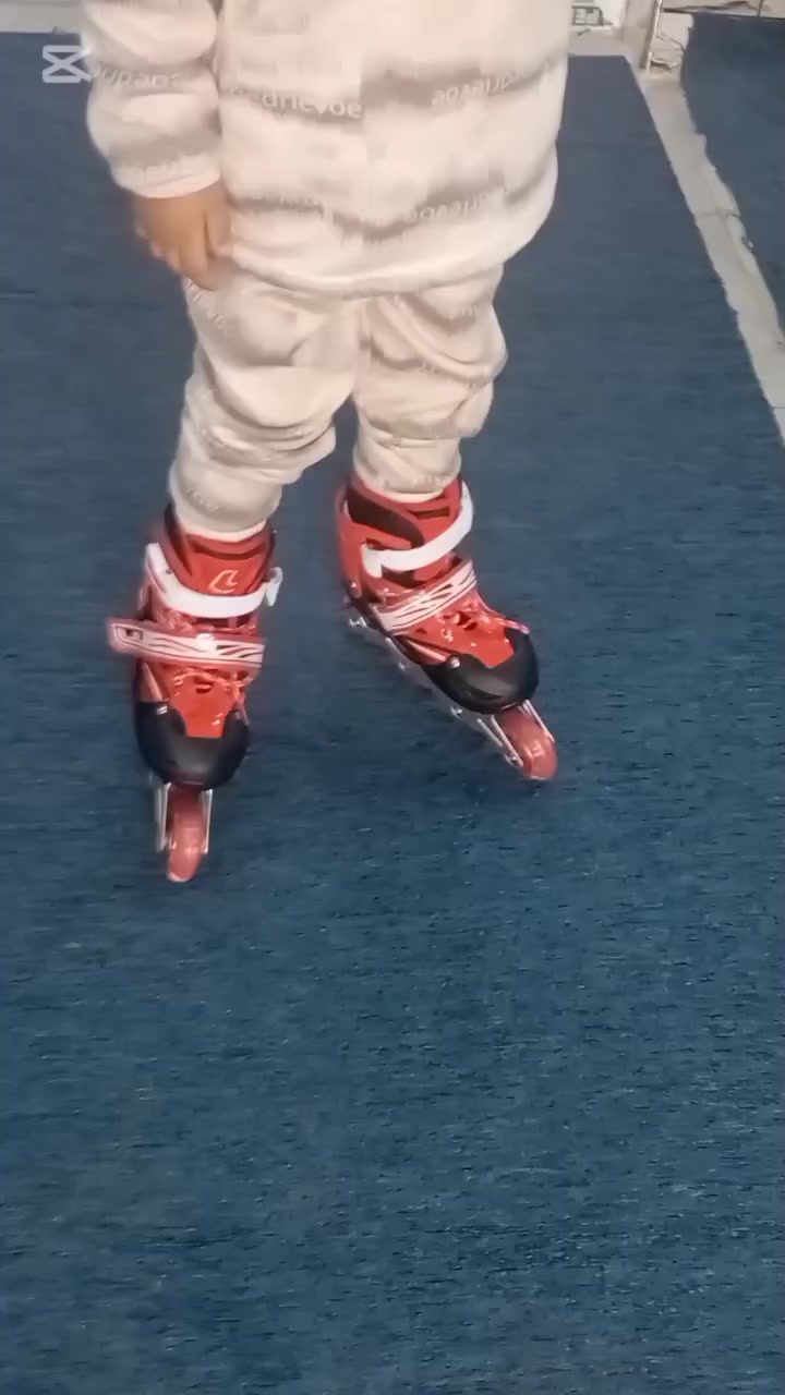 السلام عليكم 
توفر سكيت نضافه فول درجه اولى قياس من 30--38 و يلبس40/41/42
1_الوان زاهيه
2_يتكبر ويتصغر
3_تايرات جيلاتين
4_نشره كلوبات
السعر/12 ألف كميه محدوده استفسار موبايل/*********** او مراسله الصفحه ومتواجد محاويل الساحه مقابيل المصرف.
