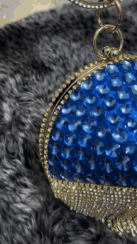 متوفر حقائب كرستال و شذر 
معدن ثقيل 
سعر جملة 
سعر القطعة 17 الف 
الي يريد يتواصل 
***********
