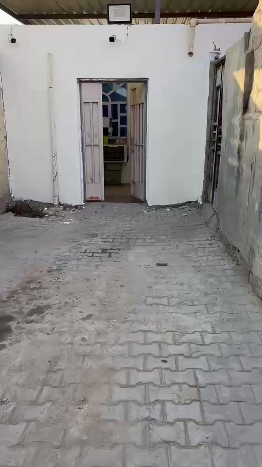 دار لبيع رضويه ثالثه  قرب مطعم لعراق
المساحه200م 
غرف3صاله مطبخ
 ستقبال تخاريج داخليه 
السعر53مع لمجال
اللستفسار ***********
