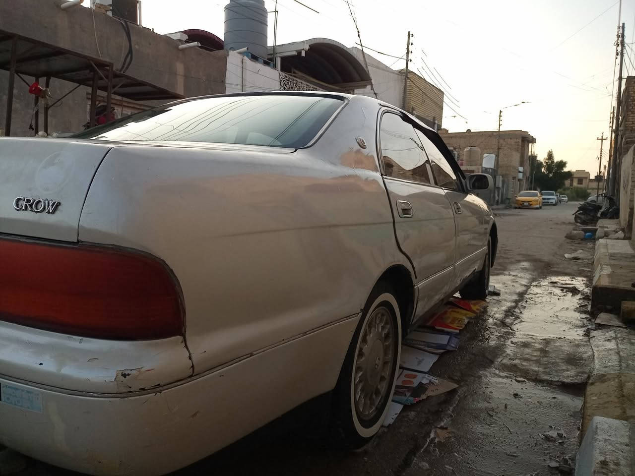 كراون بطه موديل 92
سنويه لغايه 29
كير مكينه خير من الله 
حداديه وتخم تاير
كرهبايات كله شغاله
*********** مكان السياره ناصريه
