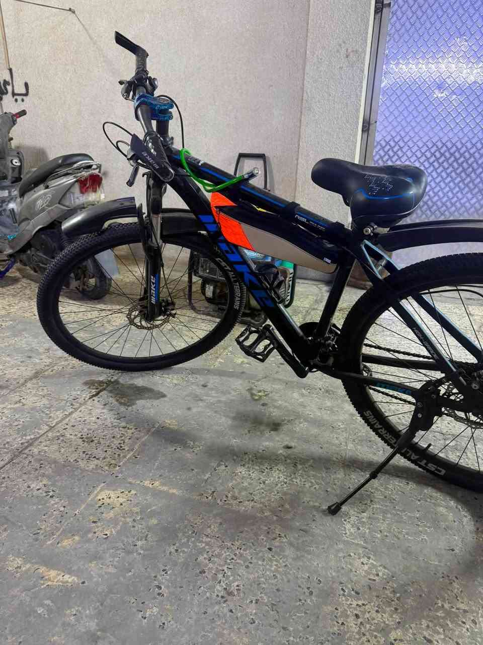 بايسكل  نضيف كير شغال ميك اصلي خفيف حلو
***********
