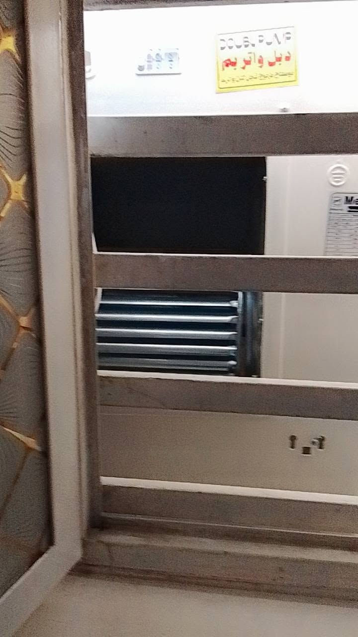 السلام عليكم مبرده ميديا حجم ٢,٥٠ جديده مشتريتها قبل ١٠  وبيها ورقه ضمان بارده وبيها ٢ واتربم وحمايه للسربس اريد ابيعها لان طلعت كبيره متتسع للمدخل مال شباكي مكاني بغداد البياع سعر ١٢٥


**إذا كنت صاحب هذا الإعلان وتريد حذفه لأي سبب، رجاءا أرسل رسالة إلى الدعم الفني**