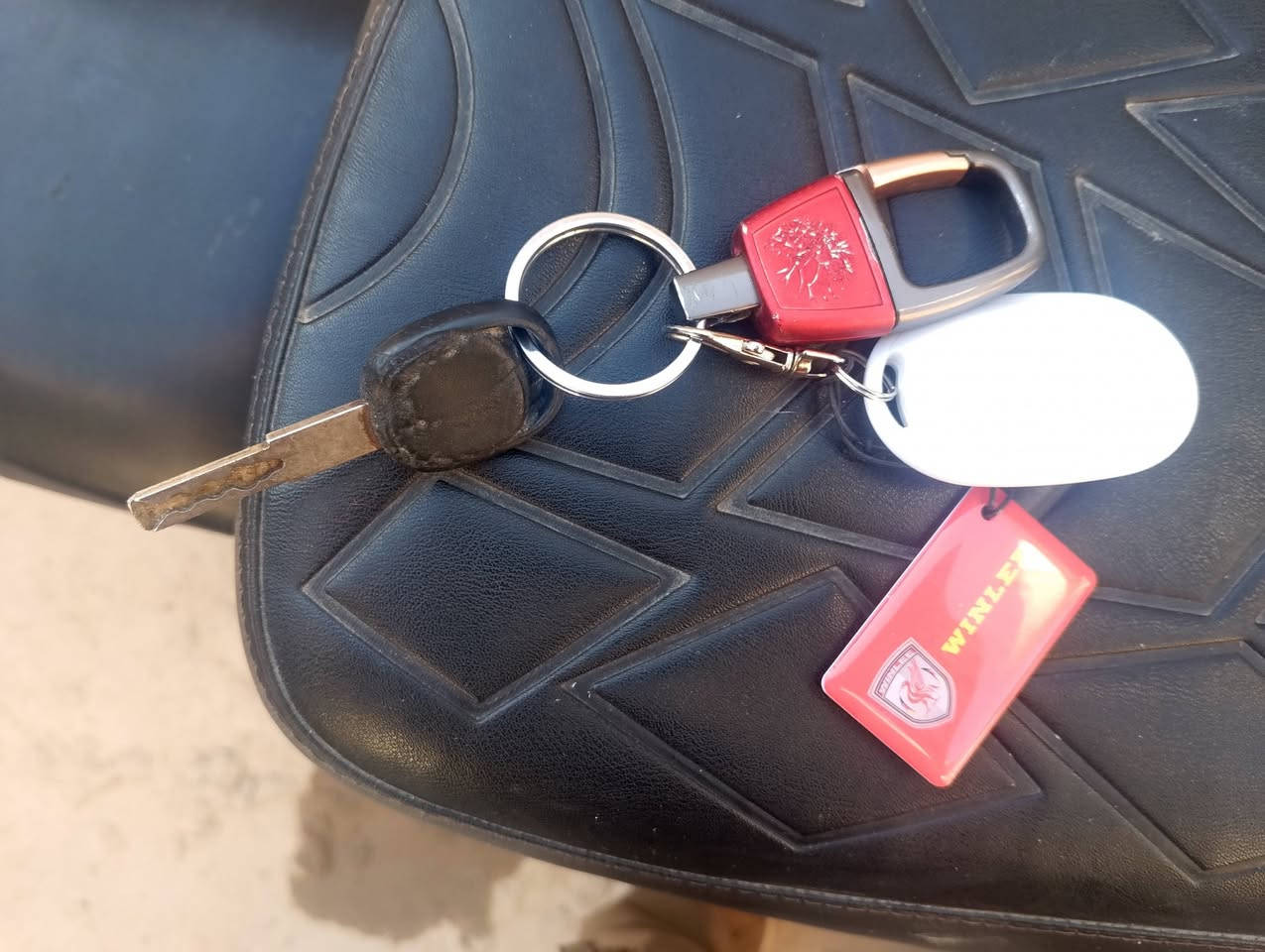 السلام عليكم دراجه للبيع R9 بعدهي جديده مابيها نواقص بطاريات جدد
سعر(375)وبيها مجال 
التواصل واتساب ***********
مكان بغداد جسر ديالى الجديد شارع سايد واحد
