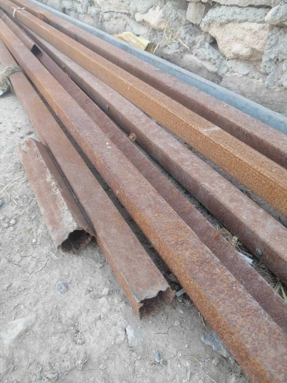 السلام عليكم ورحمة الله شخاط البيع من ا4امتار و3متار ثقيل نوعيه زينه درجه اوله اتصل ***********او خاص ويوجد دنك صب ارتفاع مترين الدنكه اب 4 العداد 10
