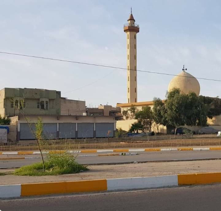 السلام عليكم
عندي بيت تجاري طابقين به كراج واسع وخمس محلات على شارع الجسر الثالث بالايمن اريد ااجرهم ينفع البيت مذخر او مجمع طبي او حضانه او اي شي أخر
*********** للتواصل
