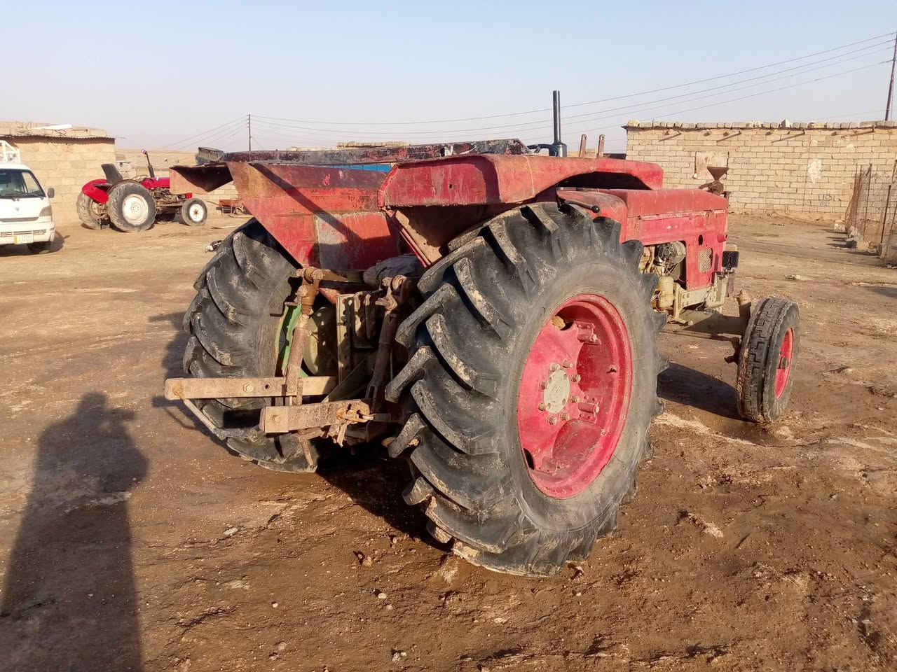 تركتر عنتر ٧٠ للبيع تركتر نظيف هودرليك شغال طخم تواير جدد نكرة سلف ناحية الشورة ***********
