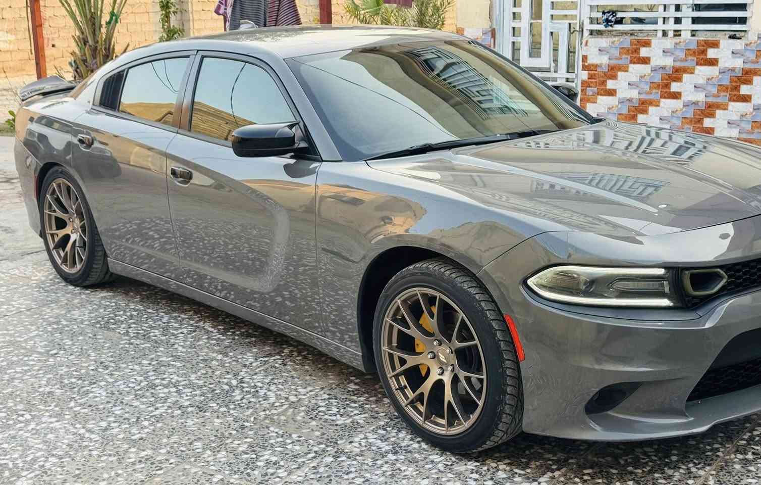 للبيع ***********السعر193
جارجر موديل 2017 أصل سمنتي رقم بغداد مشروع وطني ماشيه 119حقيقي  مواصفات SXT  محرك 3600بدون ايرباك حادثها ربع الجاملغ الخلفي فقط صور الحادث والسونار مرفقات بجم وحوض كبس السيارة جديدة جداً وجاهزة السعر193 مكان السياره كربلاء المقدسة
