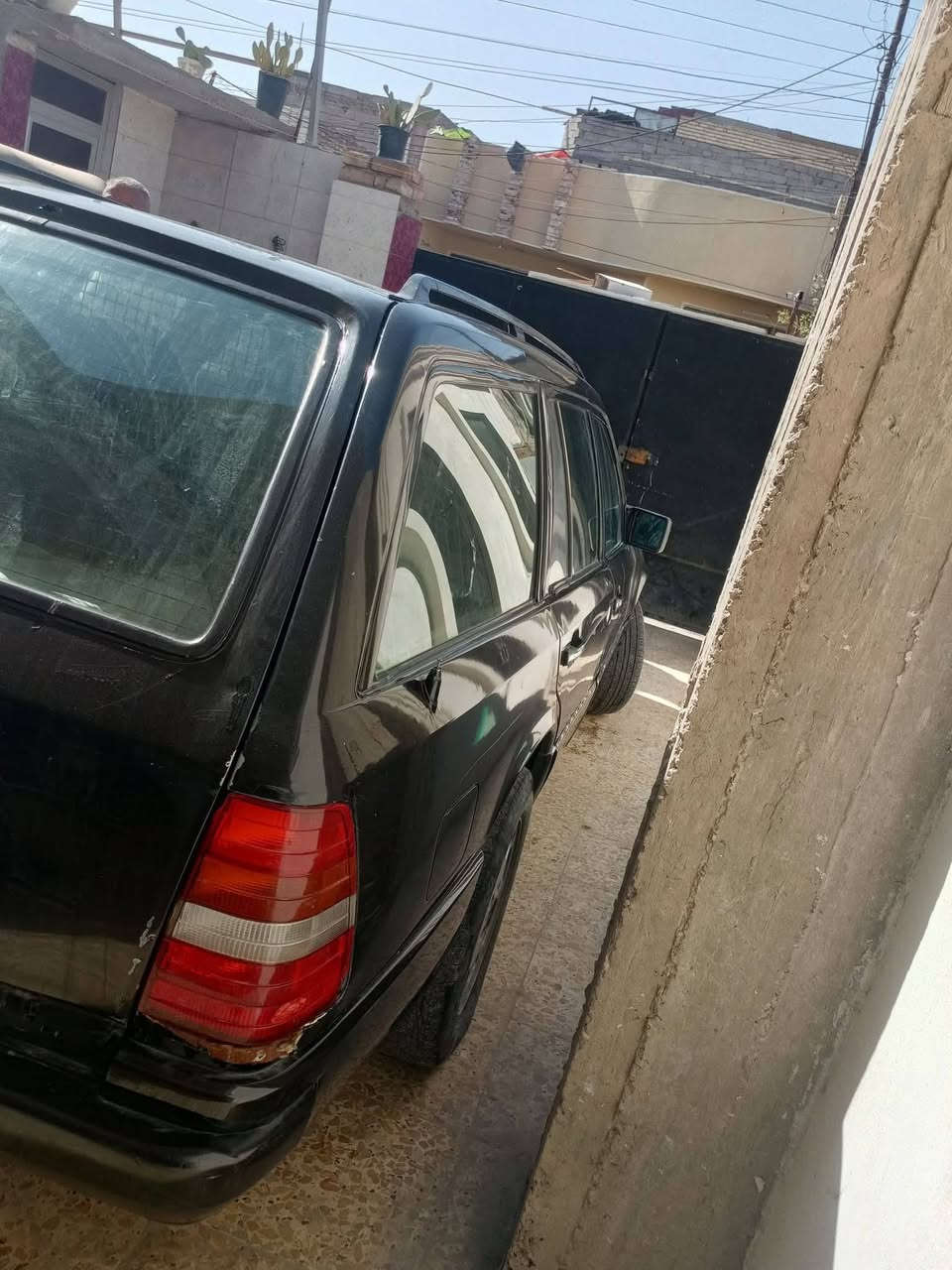 سلام عليكم  مارسيدس دب محور بطه ٢٥٠٠ سياره انكليزي باسمي سنويه شهر سابع تسقط سياره يرادله ترتيب اني ما عندي مجال  اله سعره الطلوب ٣٥ ورقه وبيه مجال بسيط رقم موبايلي ***********
