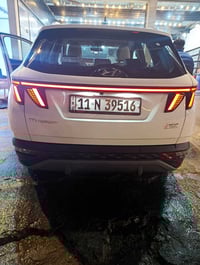 للبيع توسان 2024خليجي ابيض  بأسمي تحويل مباشر رقم جديد مواصفاتها  محرك...