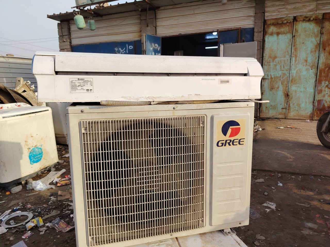 كري طن ونص نضافة 100 جهاز بلادي تدفئه تبريد ابيع ع ضمان قطعه داخليه وخارجية سوه وريمونت قفل 200 
*********** النهروان مكاني
