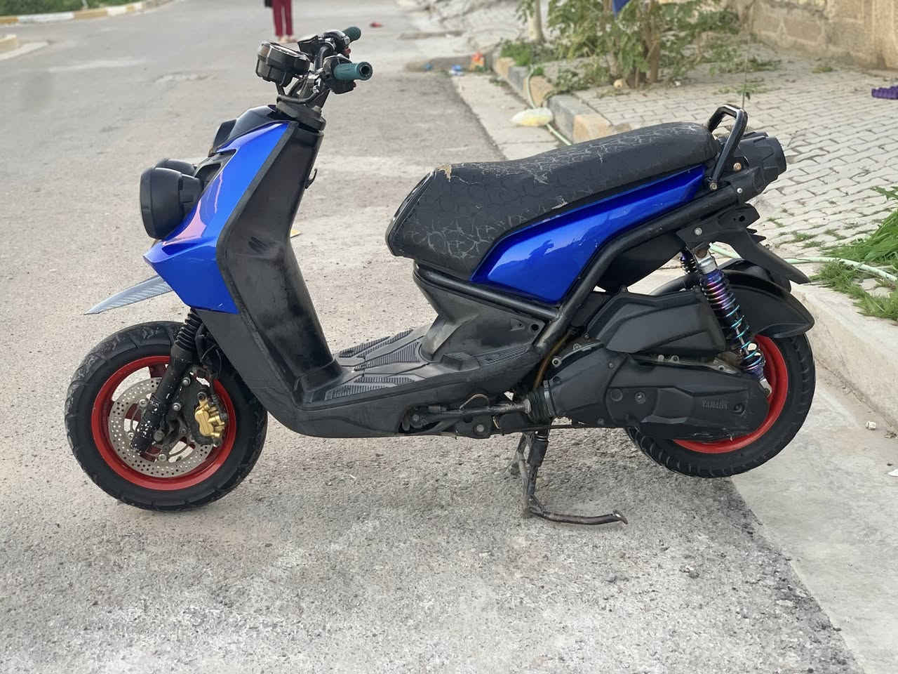 سكنس جبلي مديل 2012 كفاله عامه
مكينه مكفوله برغي ممفتوح
اكلجات شلعه ومعدل 
اوارق كامله
دراجه مفوله مناقصها اي شي
مكاني بغداد الحسينيه 
السعر واحد و150 وبيها مجال بسيط
***********
