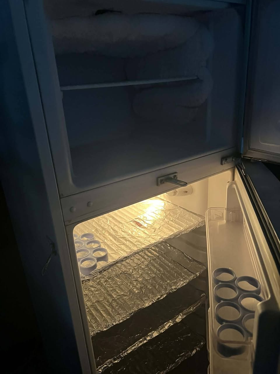 ثلاجه شغاله وتجمد كلشي ما بيها ولا داخله تصليح الله شاهد مكاني زعفرانيه سعر 60وبيها مجال ***********
