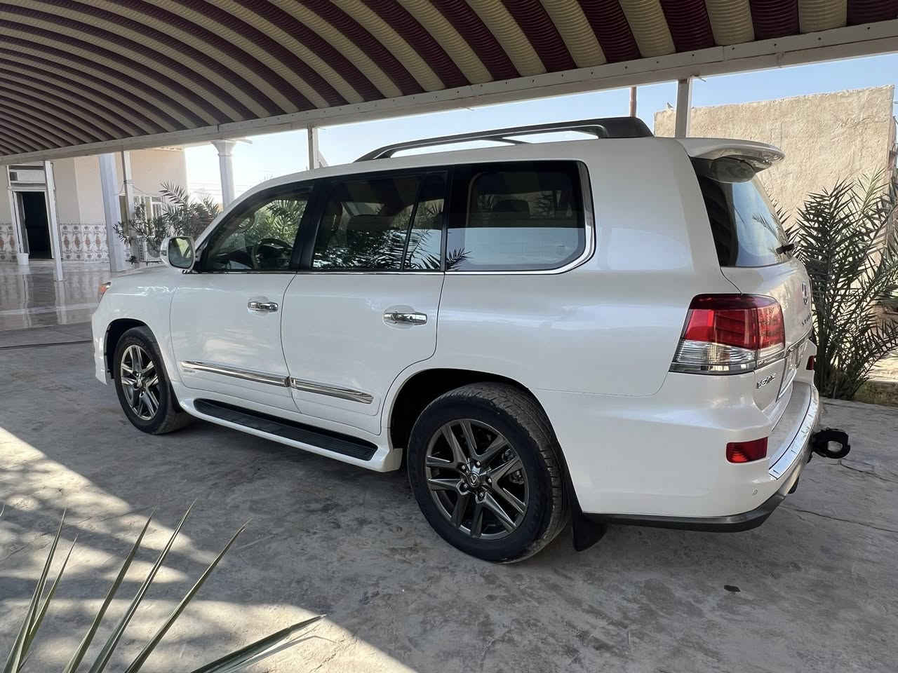 السلام وعليكم للبيع والمراوس لكزز 2015 مكفوله من الصبغ وتبديل رقم أربيل لاستفسار على هاذا الرقم ***********
