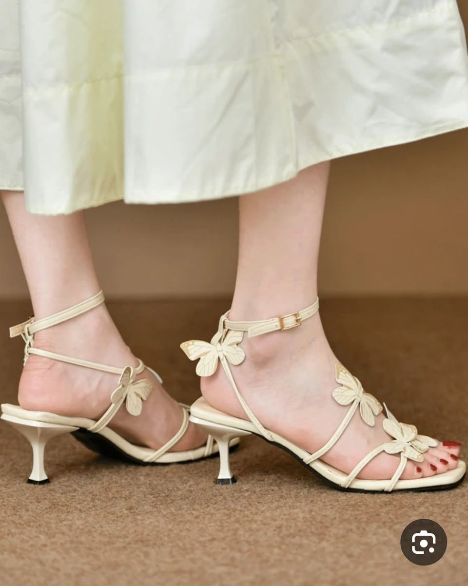 حداء فراشات لون بيجي نازك كلش بلبس قياس38سعر فقط 10


**إذا كنت صاحب هذا الإعلان وتريد حذفه لأي سبب، رجاءا أرسل رسالة إلى الدعم الفني**