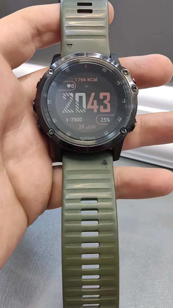 garmin fenix 5x plus
نضافة 90 💯 
حجم 51 mm 
شحن 14 يوم + كيبل شحن أصلي
تدعم خرائط العراق للاستفسار ***********
