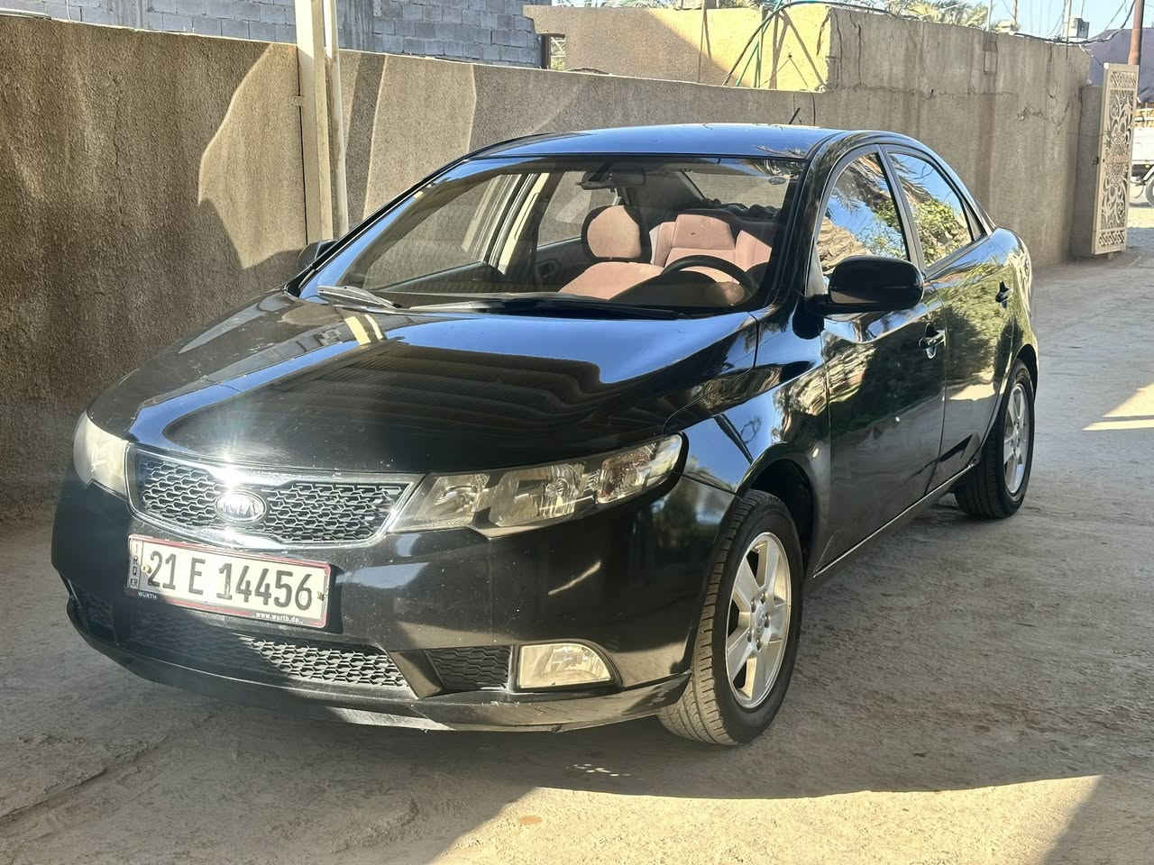 خليجي ٢٠١٣ جديدة ماشية ١٧٥ حقيقية
بدون صبغ بيها بس شبر بالبنيد حقيقي شبر مو شبر اهل المعارض

***********
