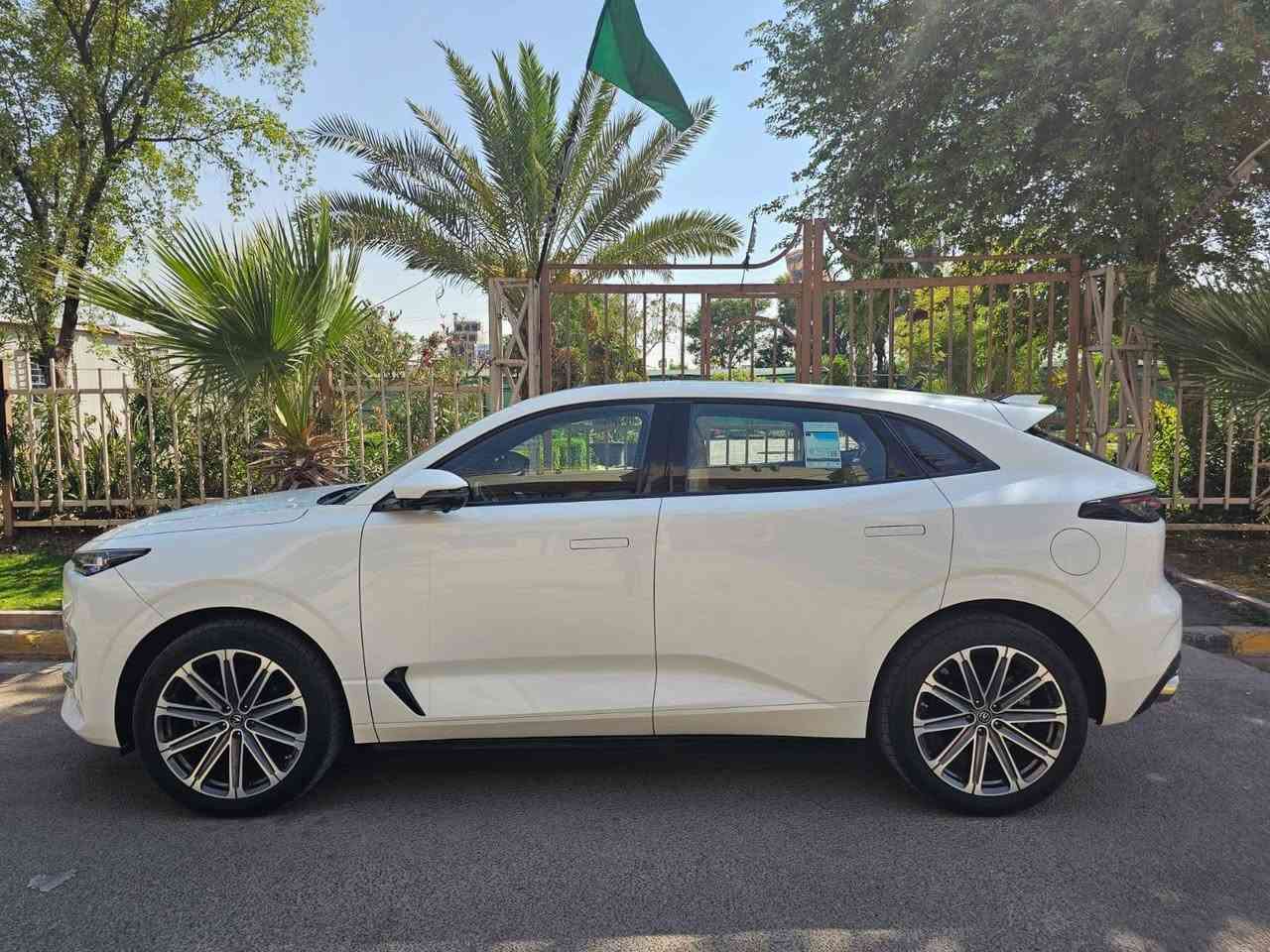 السلام عليكم 
شانجان يوني كي رقم بغداد موديل 24 حره تحويل مباشر ماشيه 9 الاف مكفولة من الدعامية للدعامية وبيها دوسات كهربائية سعرهن ١٠ ورقات بالشركة شاديهن السيارة جديدة وداخل ضمان شركة البخيت تبديلة دهن بس وحده مبدلة السعر 35 مليون
للأستفسار *********** مكانها بغداد 
رجاءا اني مكلف بلنشر ما ارد على الخاص
