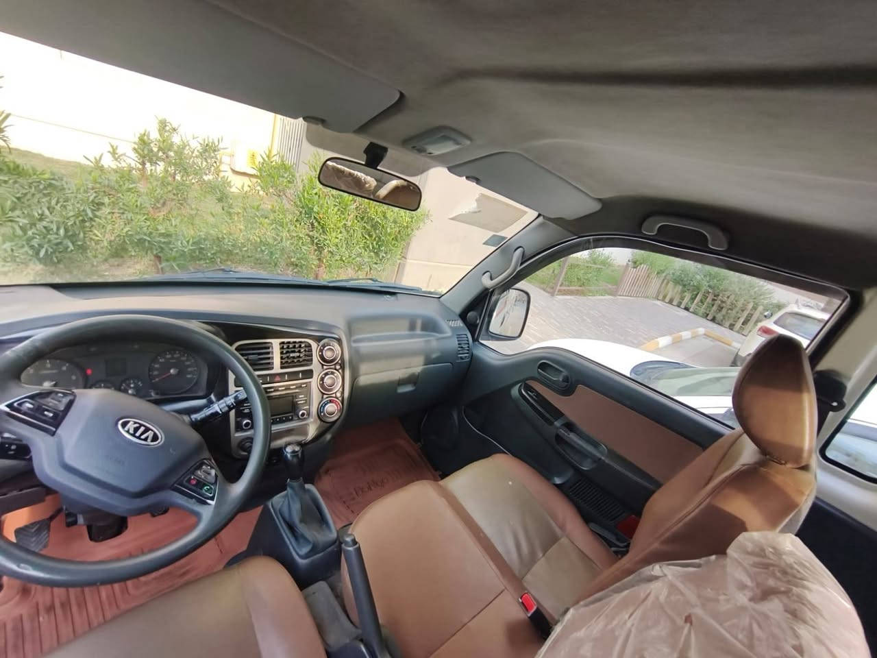 السلام عليكم ورحمه الله وبركاته من رخصه الادمن للبيع كيا حمل موديل ٢٠١٨ سيارة جديدة بدون اي حادث رقم شاصي واضح جدا سيارة باسمانا السعر ١٢٥ ورقه وبيه مجال للاستفسار الاتصال *********** المكان مجمع بسماية مرفق سونار السيارة مع الصور
