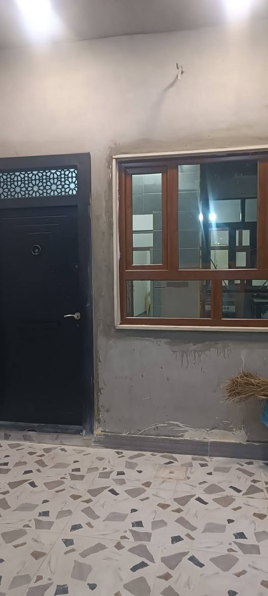 سلام عليكم 
دار للبيع مساحه 125م مربع بعد ما مسكون 
نوع العقار (رقم) 
-استقبال 
- مطبخ حار وبارد 
-هول
-غرفتين نوم 
الموقع حي النصر قرب قرب المركز الصحي 
السعر 75 مليون 
***********
