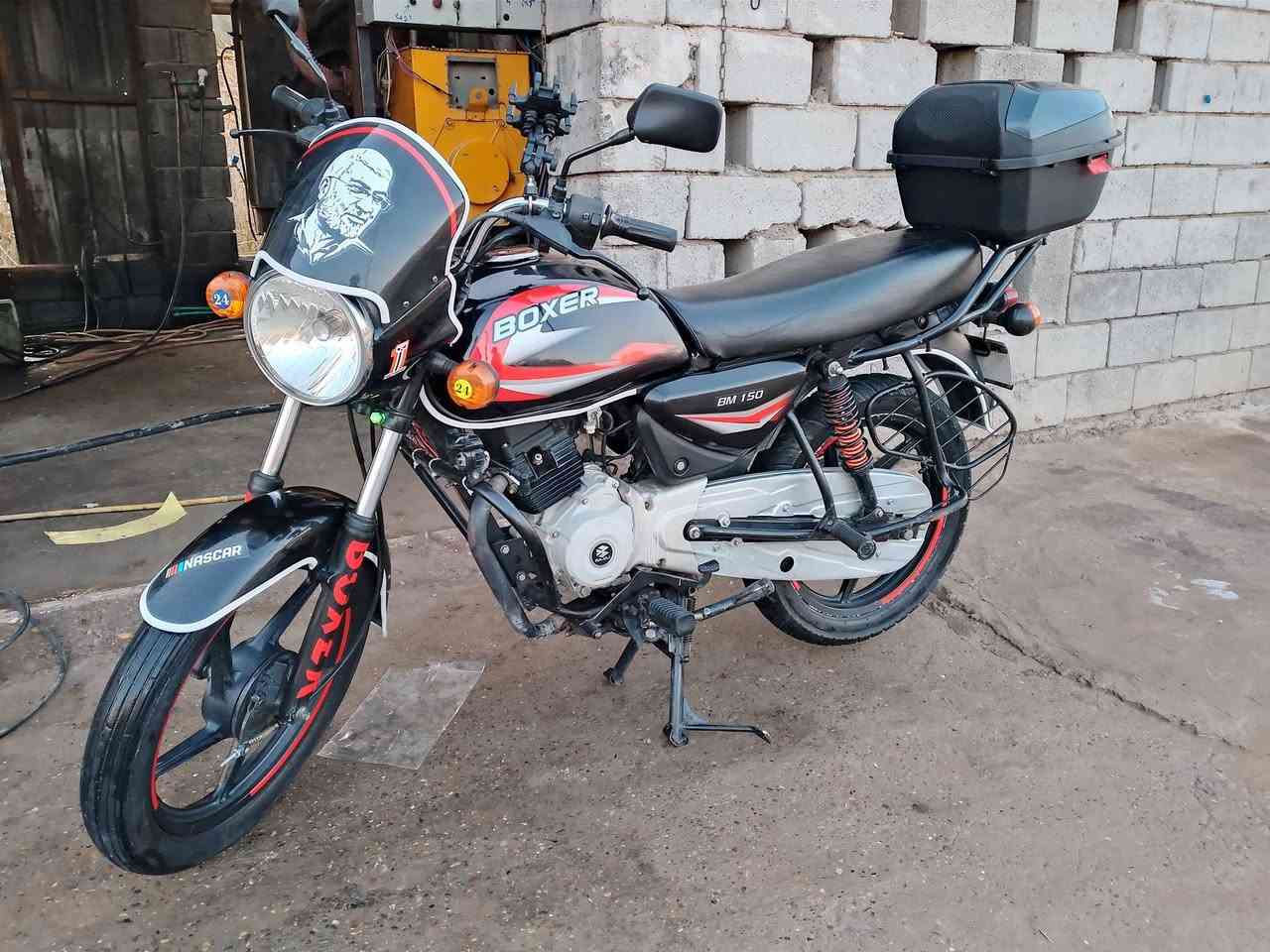 السلام عليكم 
للبيع او مراوس بدايوان او بوكسر جبلي 
بوكسر موديل 23 مرقم بغداد مميز تحويل ثاني يوم 
كله شغاله من التاير للتاير  عده السلف مرات يضرب بوش بس من بارده 
مكاني ديالى الخالص 
سعره خاص ***********
