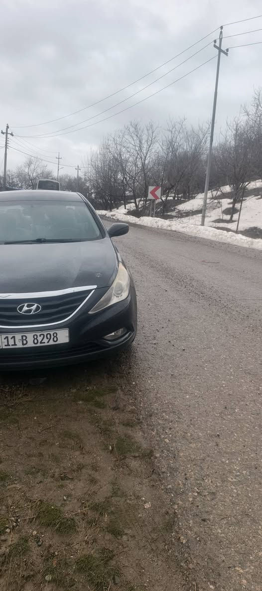 السلام عليكم اخوان للمراوس فقط فورتي او النتره
سوناتا 13 امريكي بدون حادث محروق بيها جاملغين فقط ومصبوغات 
ماشيه 79 حقيقي سياره جديده بشكل كير محرك تبريد  ثلج صدر كله مال شركه وجديد
مواصفاتها تحكمات ستيرن تدفئه بل كش 4 ويل كب 4 دسك
كشن كهرباء شاشه تسلا تشغيل عن بعد 
مكانها بغداد الدولعي باسمي 
***********
