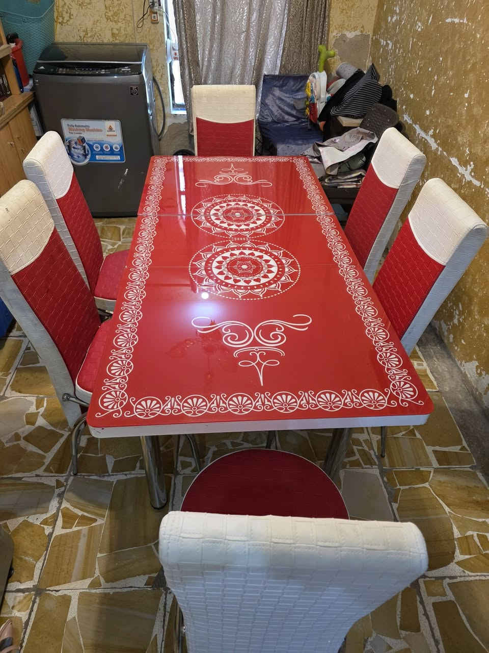 ميز وكراسي تركي جديد ونظيف جدا استعمال قليل .. ميز سلايد يتكبر ويتصغر و٦ كراسي السعر ١٥٠ ..الغزالية *********** واتس اب
