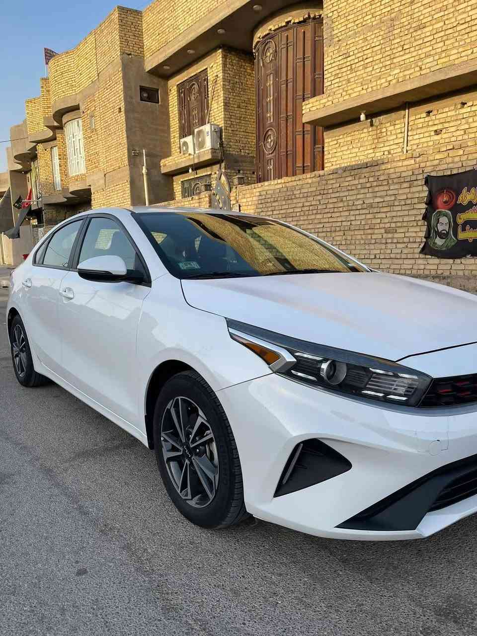 السلام عليكم
للبيع كيا فورتي 2023
تبديل بنيد فقط بدون اي دواخل 
ماشيه 22 الف جديده حيل
رادارات 
تحديد مسار 
قيادة ذاتيه 
نقط عمياء 
اشاير بالمري 
السعر 165
***********
