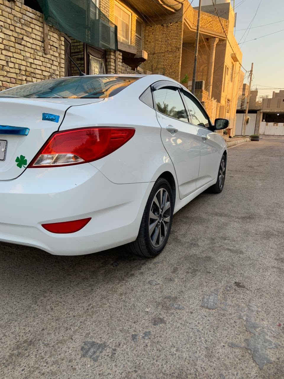 السلام عليكم لبيع اكسنت موديل 2017 خليجي فول مواصفات 5ويل كب فتحه تبريد قطعتين اشاير بالمري تحكم ستيرن  بيهه تبديل جاملغ طخه بسيطه وبيهه صبغ دوسه وشويه صاعد علئ الباب جهه اليمين رقم واسط سنويه جديده ماشيه ١٥٠ كيلو السعر 112$ وبيهه مجال بسيط لشراي الشراي يتصل ويدلل مكان السياره واسط الكوت مركز المدينه رقم الهاتف ***********
