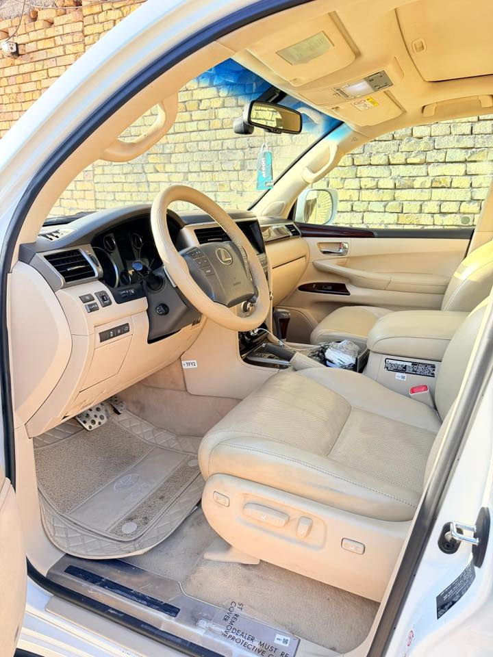 السلام عليكم لگزز 2014 رقم أربيل 
ماشية 100 حقيقي السيارة جديدة 
مكان السيارة الناصرية صورة السونار موجودة
للأستفسار ‭0786 280 5523‬
