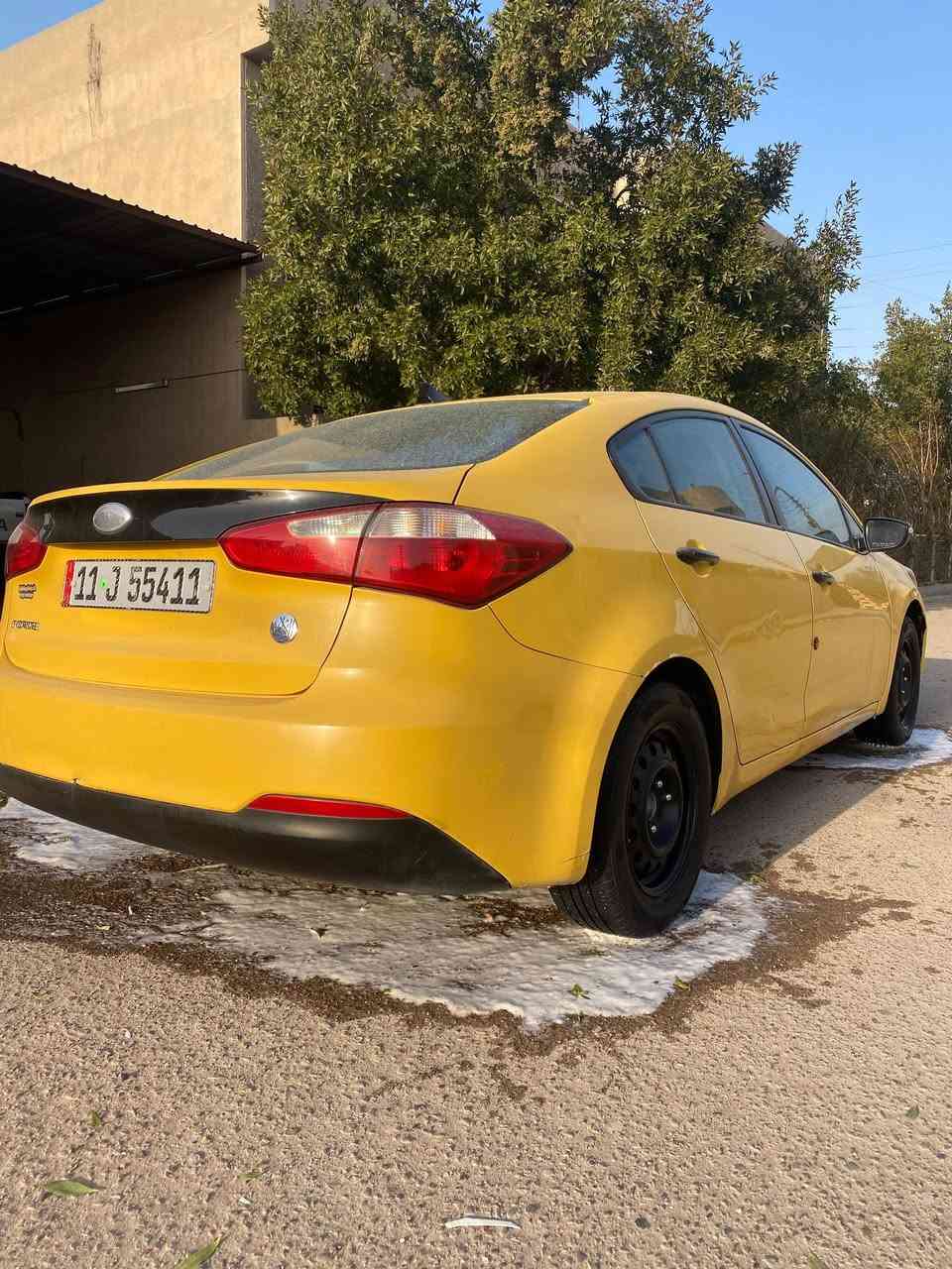 من رخصت مدير الكروب
السلام عليكم للبيع كيا فورتي موديل ١٤ صفره رقم بغداد 
حادثها بنيد السياره جاهزه للأخير 
دوشمه عام تخم تاير تخم ويل 
ربع متصرف عليها 
السياره رقم انكليزي بسمي ثاني يوم تحويل مصفره هيئه 
السعر ١٠٤ وبيها مجال شي قليل للشراي 
مكاني بغداد البياع حي الري 
رقم *********** بيه واتساب
