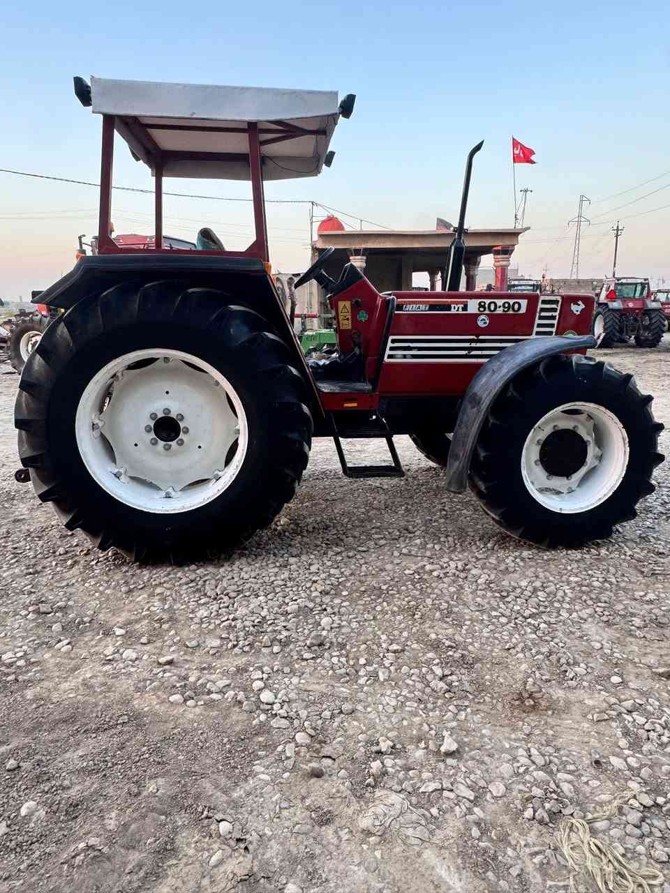 فيات حجم 80/90مكينه سنويه ورقم وشرط التحويل مكينه جاهز للعمل العنوان واسط الزبيدية ***********
