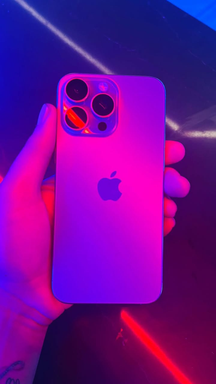 السلام عليكم متاح ايفون 15 برو ماكس الجهاز بلادي بس بي هذا الخط الي بل شاشه بطاريته 85 السعر 650 مكاني بغداد الكراده ***********
