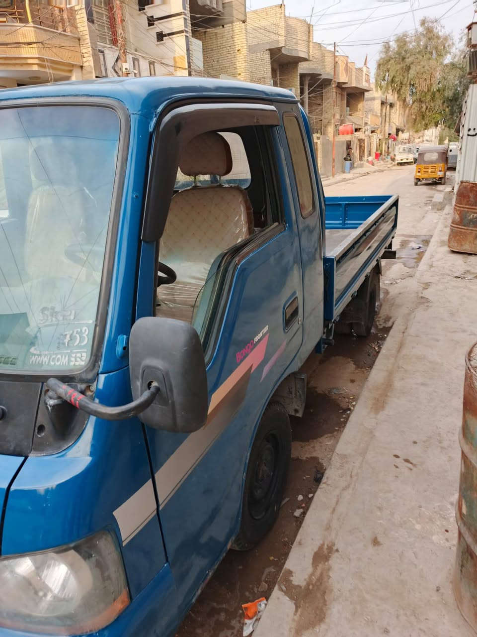 السلام عليكم كيه ام عيون رقم بغداد موديل 2001مشروع وطني بسمنه رقم انكليزي سنويه صاقطه مصبوغه عام للجماليه شاصيه نضيف حداديه جيد جداً تخم تاير تحويل مباشر 

السعر:70 بيه مجال بسيط 
السكن:بغداد 
للستفسار:*********** حسن القريشي.
