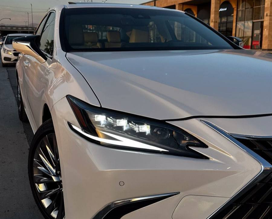 لێکزز ES 300h 2025  هایبرید ئەلترا لەکژەری
 (قەپات مواسەفات)، وارد
 ئەمریکی ، ڕەقەم کاتییە
 و ٣ مانگی ماوە.
 تەنها ٣،٠٠٠ كم ڕۆیشتووە
 و حسابکە سفرە،
 ڕەنگی دەرەوە و ناوەوەی
 سپییە. لە ڕووی بۆیاخەوە
 تەنها بۆنیتی بۆیاخە،
 ئێرباگەکانی سەدا سەد بیلادییە و هیچی نەتەقیوە. بزوێنەرەکەی ٢.٥ ی هایبریدە (بەنزین و کارەبایی)، خاوەنی دوو سویچی بەسمە و کارتی بیلادییە (کۆی گشتی ٣ بەسمە).
سەبارەت بە مواسەفاتەکانی؛ شاشە گەورەیە
١٢.٣ ئینچ، کامێرای ٣٦٠
 و داتاشۆی سەر جامی هەیە،
 لەگەڵ سیستەمی دەنگی ناوازەی Mark Levinson (١٧ سەماعە). لایتەکانی پێشەوە ٣
 عەدەسەیە، جام و فڵچەی پێشەوە هیتەرە 

سعر لە کۆمێنت داوابکە ڕاستەخۆ بۆت دیت 📩 

(بۆ پاراستن لە بەستن لە زستاندا)، هەروەها جامەکانی دەبڵن بۆ کپکردنی زیاتری دەنگی دەرەوە. کوشنەکانی سایەق و سەکن سارد و گەرمە، بە ١٤ شێواز بە کارەبا ڕێکدەخرێت لەگەڵ میمۆری، سوکانیشی هیتەرە. تەواوی تایبەتمەندییەکانی سەلامەتی تێدایە وەک: ڕادار، ئۆتۆ ستۆپ (پێش و دواوە)، پاراستنی خەتی جادە، ناوچەی کوێر، و ئەداپتیڤ کروز کۆنترۆڵ (تەحدید سورعە بەپێی سەیارەی پێشەوە). سندوقی کارەباییە و بە قاچ دەکرێتەوە، پەردەی دواوە و ئاوێنەکانیش کارەبایین. لەگەڵ ئەوانەشدا: سلاید، شەغاڵ، شەحنی وایەرلێس، ئۆتۆ هۆڵد، دیکۆری فۆرمیکا، لیدی ناوەوەی ڕەنگاوڕەنگ، و ویلی ١٨ی تایبەت بە ئەلترا لەکژەرییە کە زۆر کپتر و بێدەنگترە.
ناونیشان سلێمانی

ژمارەی خاوەنی
***********
