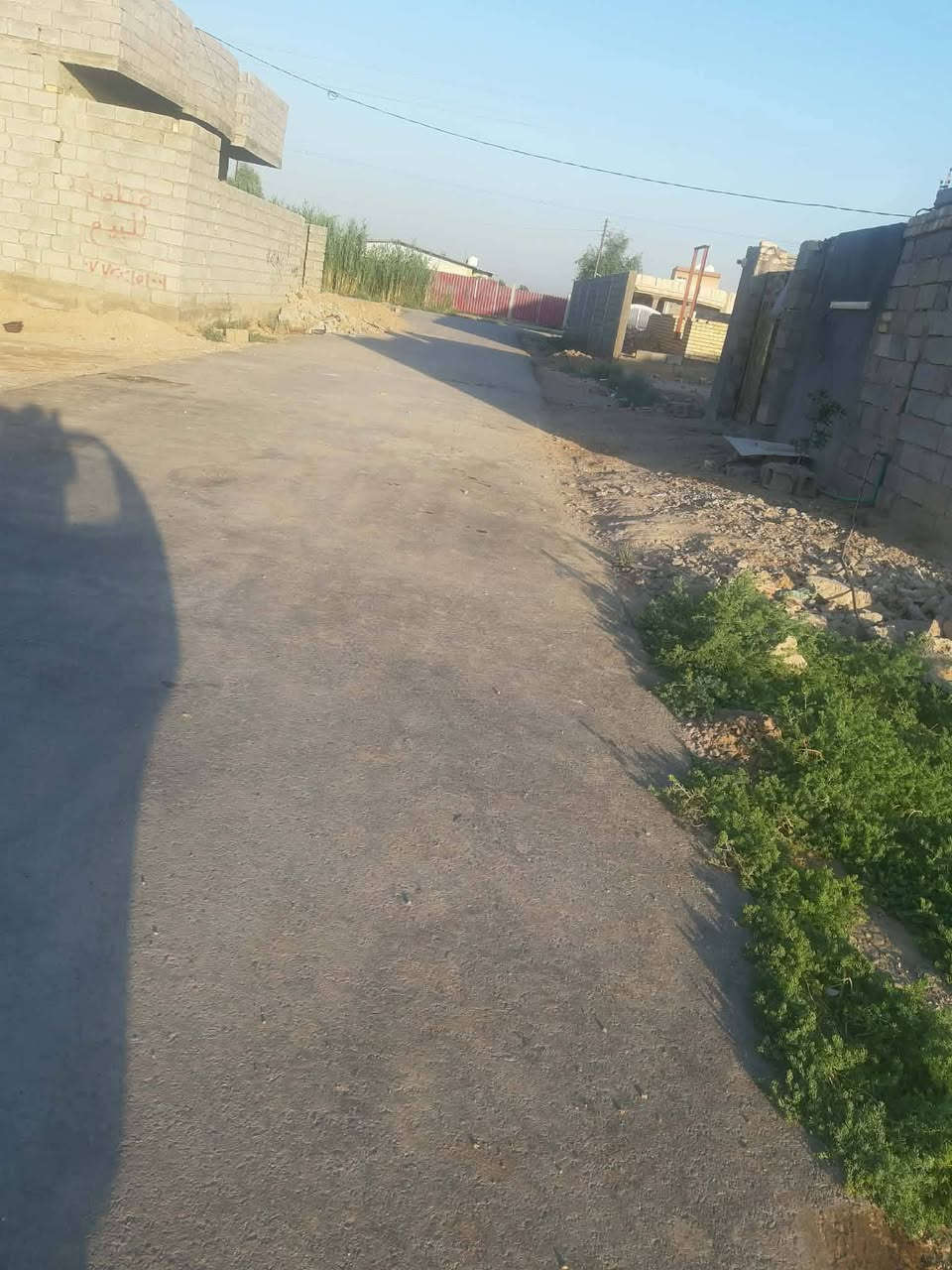 السلام عليكم
ارض للبيع بسعر مناسب
 التصنيع الشهداء خلف جامع قباء مساحة 265 متر واجهيه 9 متر ونزال 29 ونص
اني مالك الارض رقمي ***********
