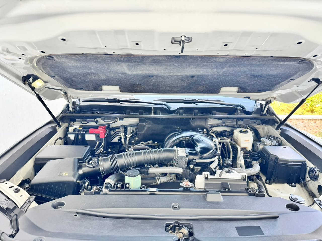 السلا عليكم ورحمة الله للبيع تيوتا لاندكروزر 2023 ماشيه 38 استلام زيرو وبعدها داخله بضمان شركه ساز 
مواصفات فول VX باب اول مكفوله كفاله عامه شرط اخت الزيرو تايرات الشركه لا بارد ولا قطره صبغ ولا رصعه وبيها سونار جديد رقم أربيل الجديد محرك 6 سلندر تنفس طبيعي مواصفات VX معروفه سعرها 675 وبيها مجال للجناي مكانها بالرمادي *********** 
***********
