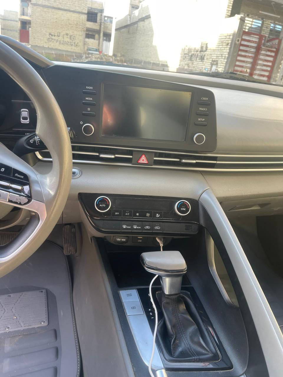 السلام عليكم النترا 2021 للبيع وارد امريكي حادثة جاملغ امامي ايسر وبنيد سعرة 130 وبية مجال العنوان الشعب ***********
