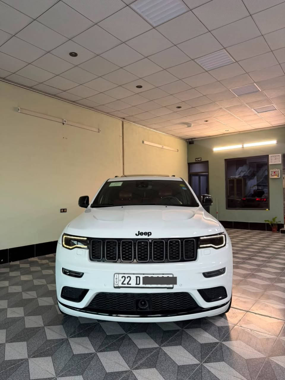 Jeep S harlem2022
السلام عليكم جيب S ٢٠٢٢ وكالة هارلم 
السياره فول مواصفات للاخير رادارات اماميه و خلفيه 
داخل احمر تعرفون مواصفات ال S السياره ماشيه 55 الف رقم اربيل تحويل ثاني السياره بيها صبغ بلبنيد يم العلامه مال جيب تقريبا شبرين حته البنيد ممفتوحه براغيه السياره جديده بدون اي مصرف السعر 325 ورقه و ماتوقع اكو هيج سعر وبهاي النظافه 
العنوان ديالى بعقوبة *********** واتس او اتصال
