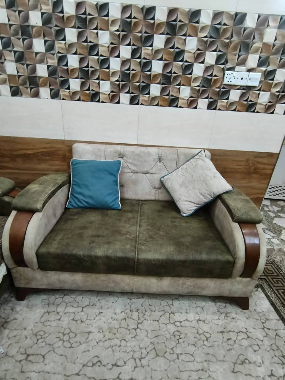 للبيع اغراض بيت نضيفات جدا مكاني حي الجهاد ***********
