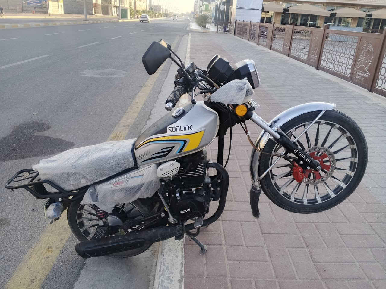 السلام عليكم دراجه للبيع او مراوس
بل نسبه جماعت لتايكر اطبكو علا صفحه لحد يطبلي
دراجه نضيفه محرك 200اسبانه ممدوده عليه 
مصارله اهواي من مشدوده كدامك لدراجه وشوف 
ولنشاط مشاءالله علييه للأستفسار ***********وتساب

