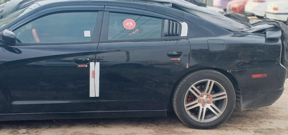 السلام عليكم 
جارجر 14 SXT رقم بغداد
صبغ كلير جاملغ خلفي جهة الصدر 
السياره نظيفه حداديه وتايرات جدد باقي المواصفات العاديه السعر 140$
***********
