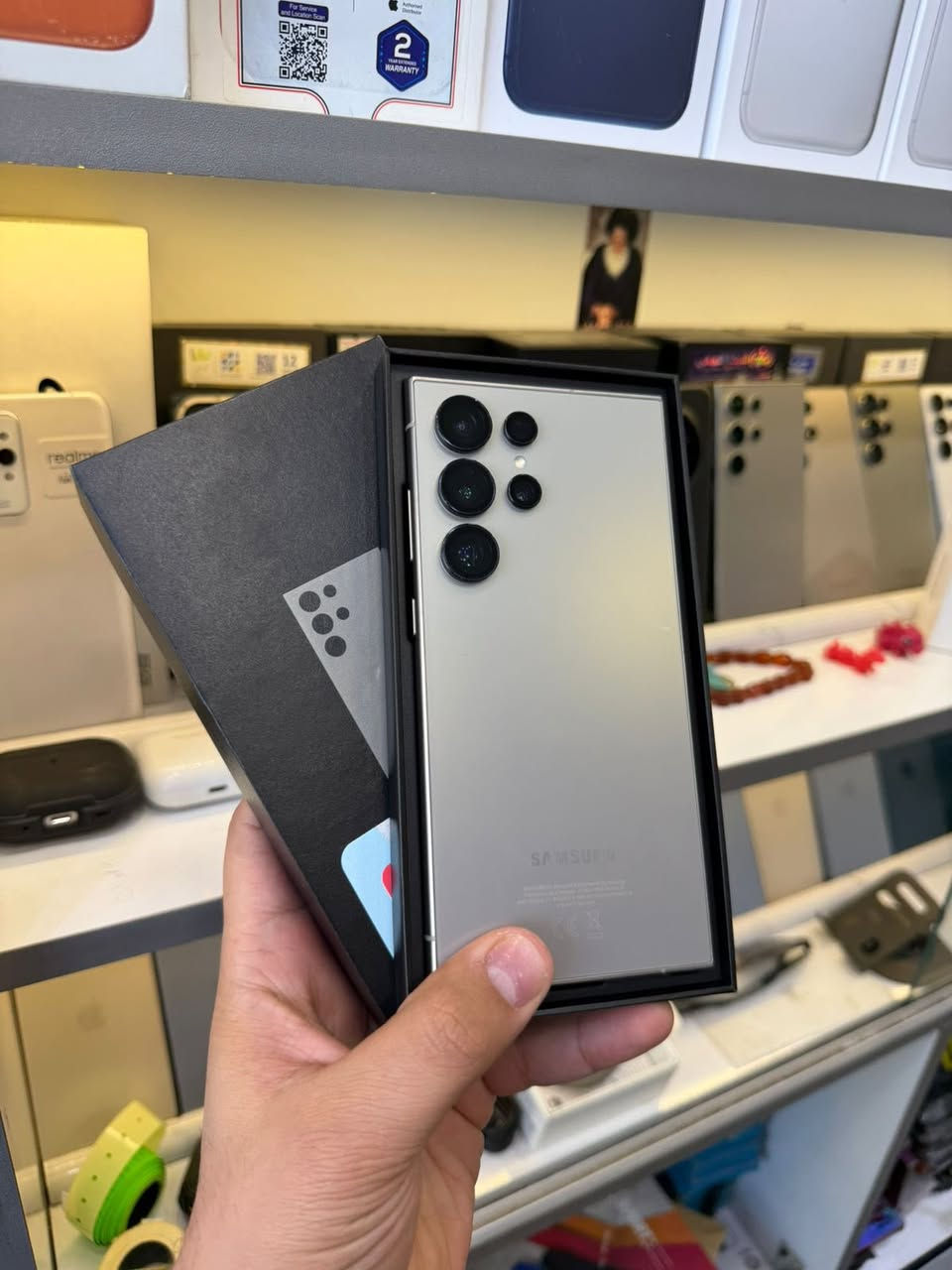 سامسونك 24 الترا شرق اوسط ذاكرتة 256 عشوائيه 12 مستخدم قليل لون مميز جهااز 
كل ملحقاتة اصلية موجودة


**إذا كنت صاحب هذا الإعلان وتريد حذفه لأي سبب، رجاءا أرسل رسالة إلى الدعم الفني**