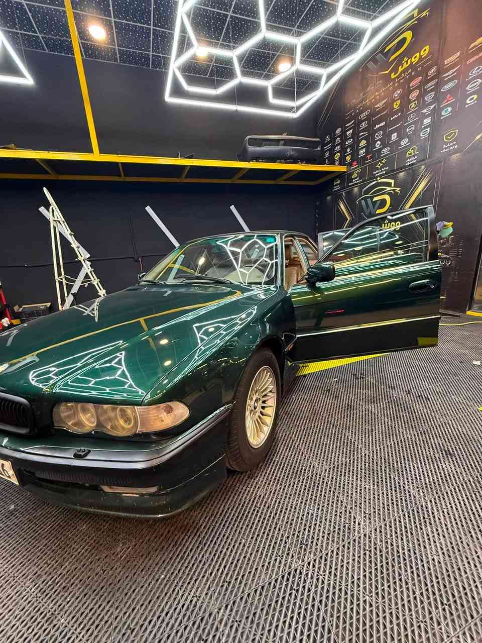 744  E38
موديل 1995 محدث2000
فول مواصفات وكامله 
***********
بيع سريع
