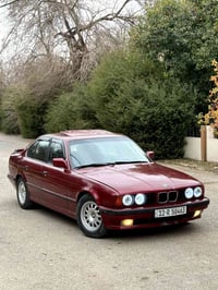 BMW520  للبيع فقط السعر 53$ قفل   موديل 1990 كير عادي محرك كبس فتحه سل...