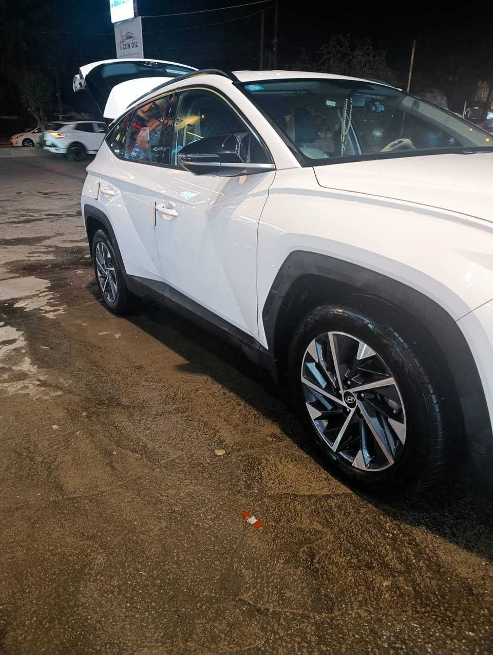 السلام عليكم للبيع توسان 2024خليجي ابيض  بأسمي تحويل مباشر رقم جديد
مواصفاتها 
محرك 2000
بصمة تشغيل وابواب 
نظام ترحيب 
تشغيل عن بعد 
تصعد جام بالبصمه
شاشة تاج  لمس 
كامرة دوارة
بردات خلفيه بلاد
هند بريك بصمه 
اوتو هولد 
حساسات امامي وخلفي 
مقاعد اماميه  كهرباء 
مخمل
داخل لونين ابيض واسود 
ارضيه جلد 
تحكمات جهتين 
قمارة حديد
ماشيه32الف وبعدها بالضمان السياره
السيارة مكفوله
المكان بغداد الكاظميه السعر 21500$ وبيه مجال
لاي استفسار اتصل ‏‪0770 003 1653‬‏
